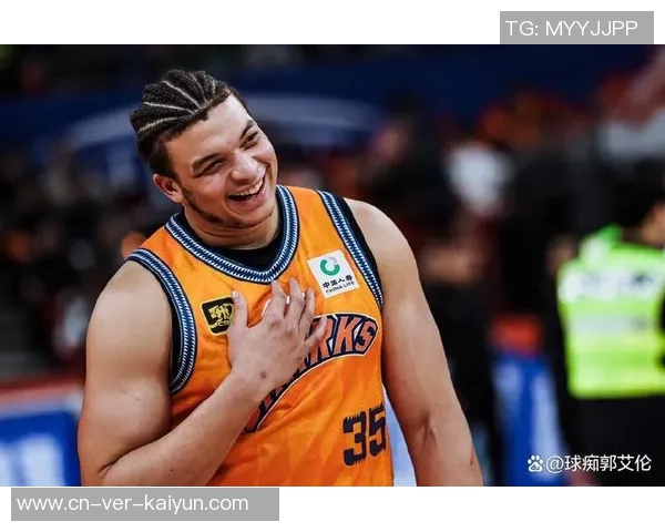 洛夫顿因不当手势遭CBA停赛两场并罚款五万元