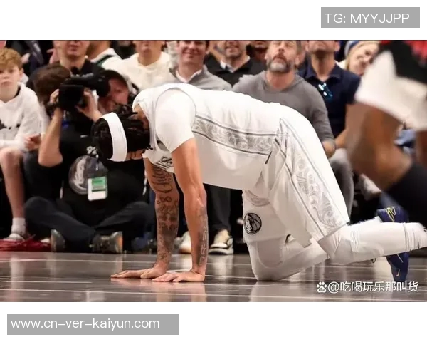 独行侠与老鹰激战正酣球员表现与战术分析引发球迷热议 独行侠与老鹰激战正酣球员表现与战术分析引发球迷热议